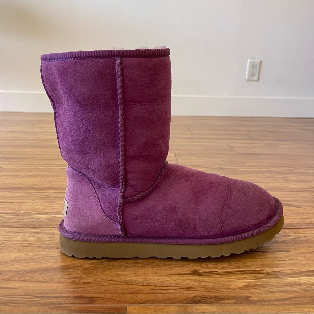 Plum Classic Womens UGG boots. Size 9